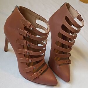 Pour La Victoire High Heel Strap Leather